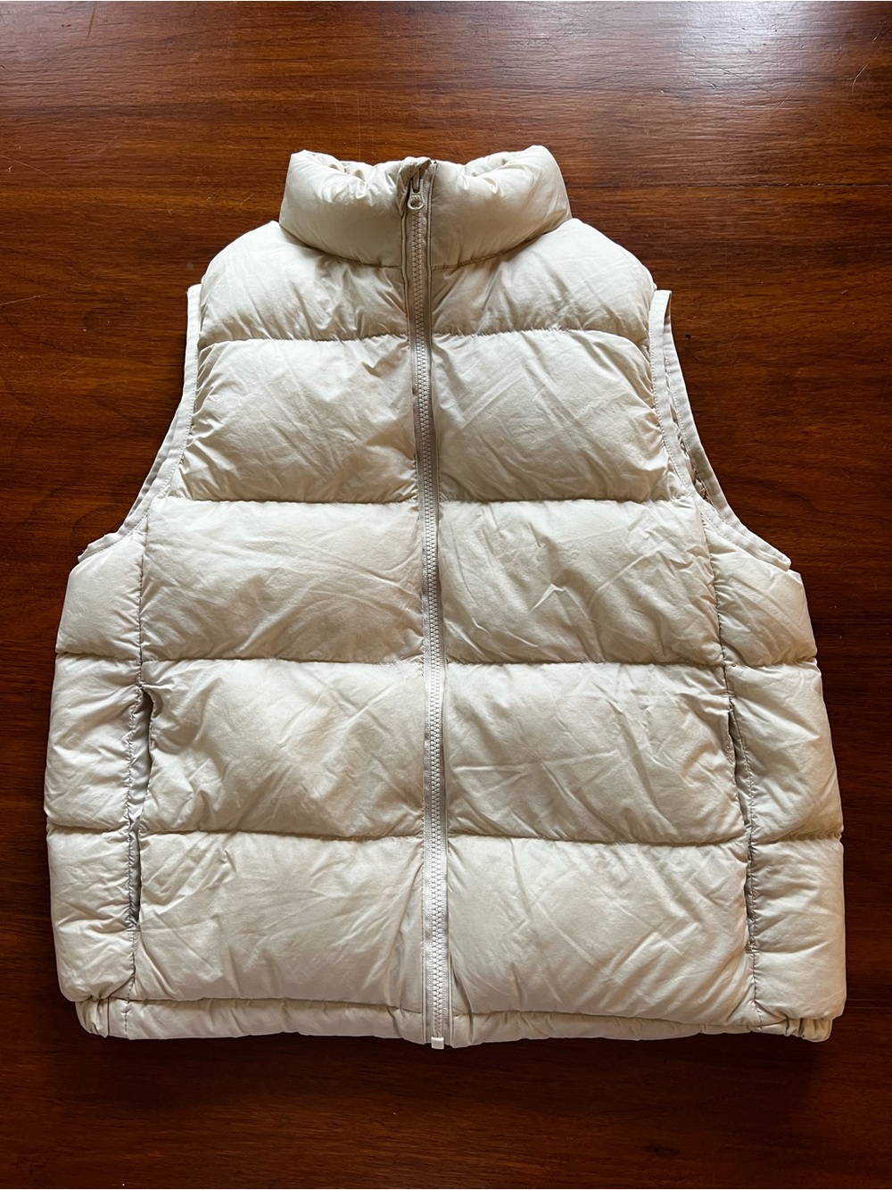 Uniqlo Girls Ultra Light Down vest in ivory size medium 10 (140cm)